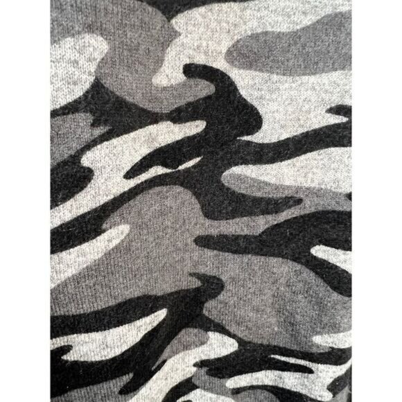 Chelsea & Theodore Cashmere Camo Print Sweater Gray Small - Picture 3 of 4